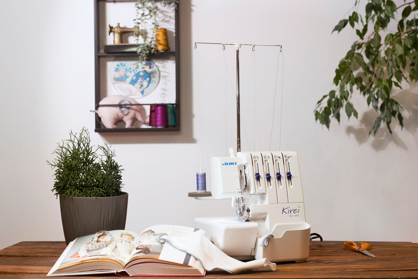 Juki MO-214D Overlocker