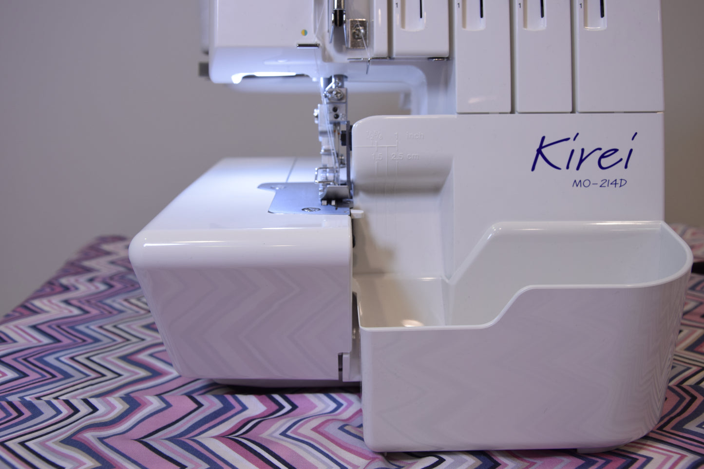 Juki MO-214D Overlocker