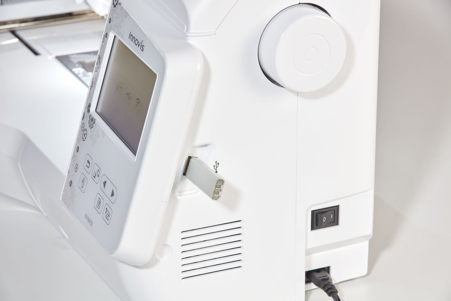 Brother Innov-Is 880E Embroidery Machine