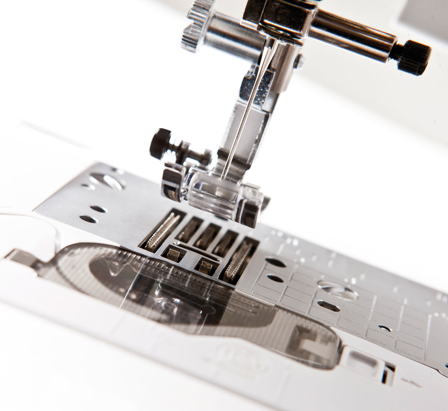 Innov-is VQ2 sewing and quilting machine