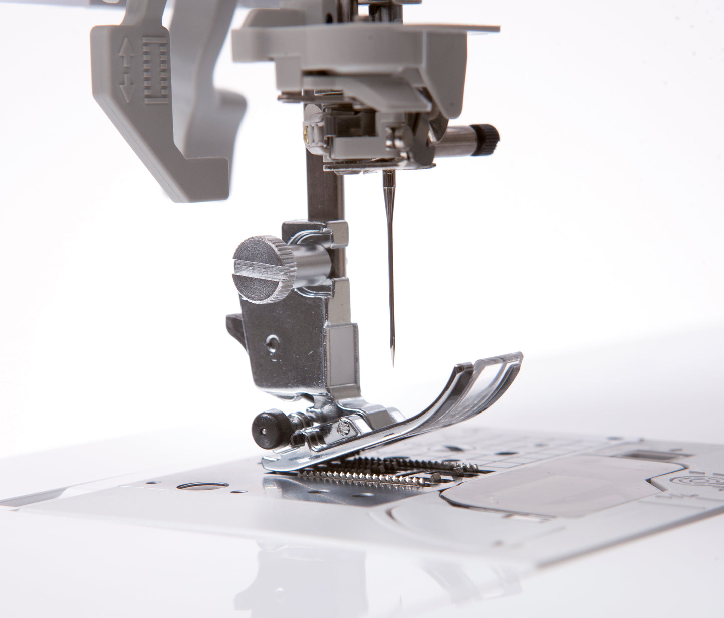 Innov-is VQ2 sewing and quilting machine